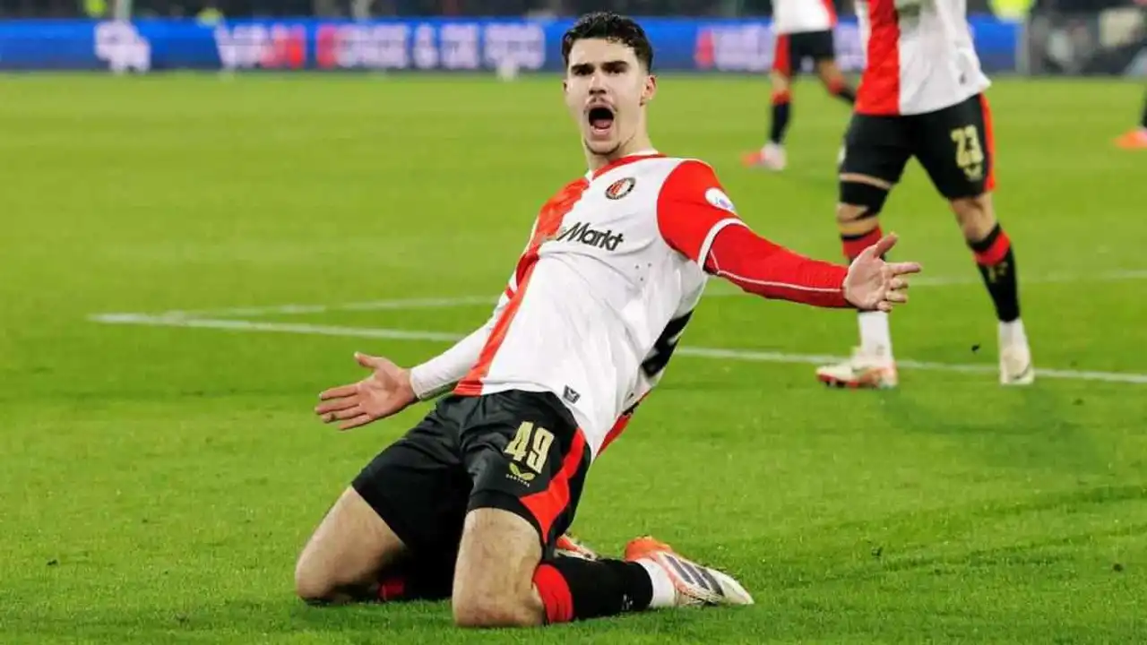 هدف استثنائي.. نجل فان بيرسي يبهر الدوري الهولندي